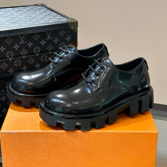 LV OXFORD SHOES IN BLACK CALFSKIN