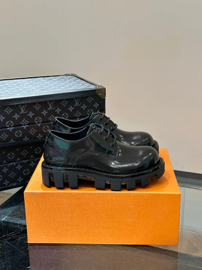 LV OXFORD SHOES IN BLACK CALFSKIN