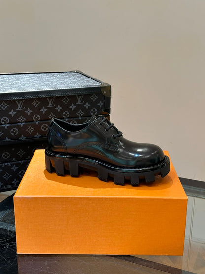 LV OXFORD SHOES IN BLACK CALFSKIN