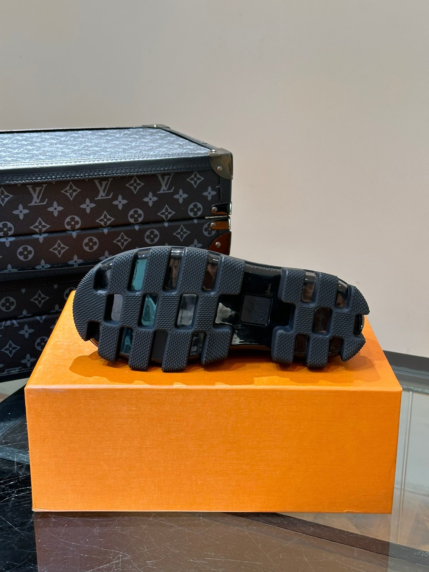 LV OXFORD SHOES IN BLACK CALFSKIN