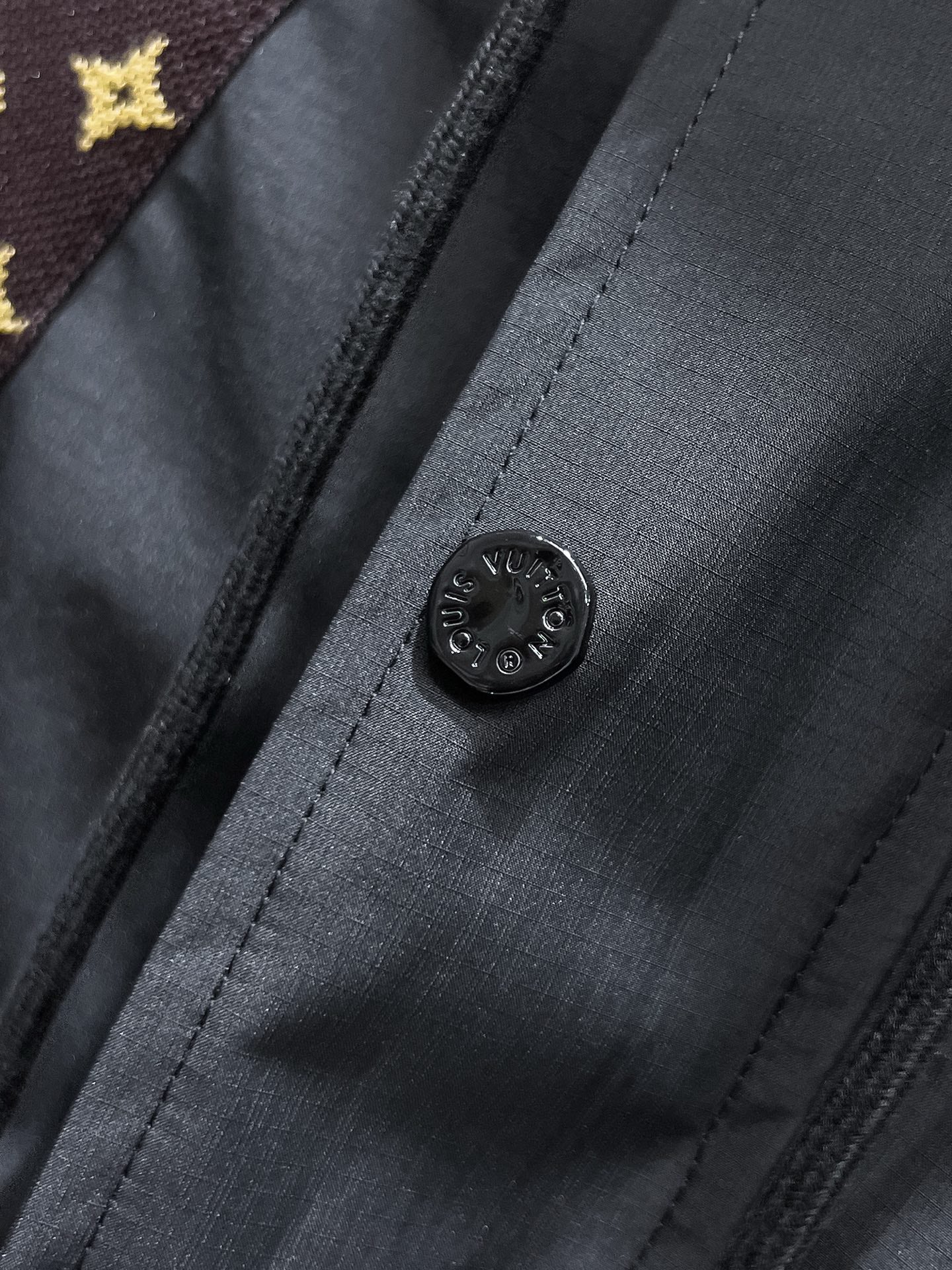LV BLACK JACKET 239573