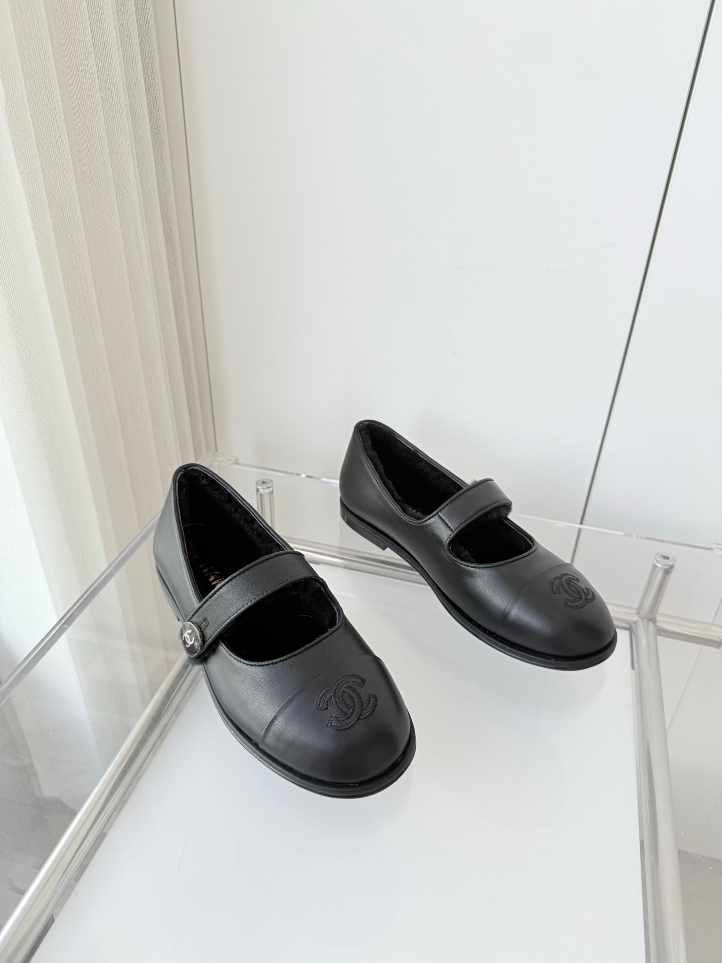 CC 25 Ballet Flats Black Cowhide 411488