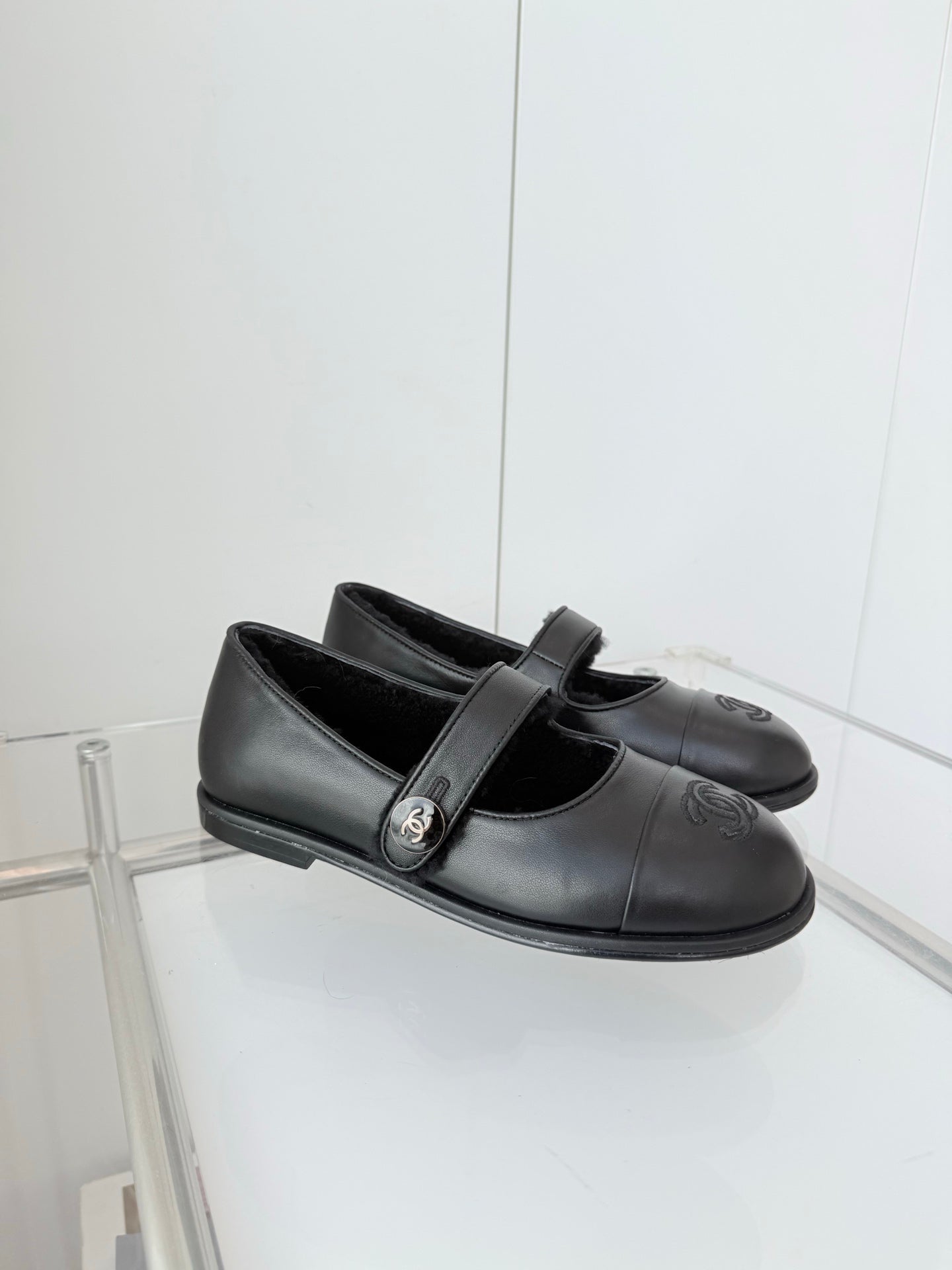 CC 25 Ballet Flats Black Cowhide 411488