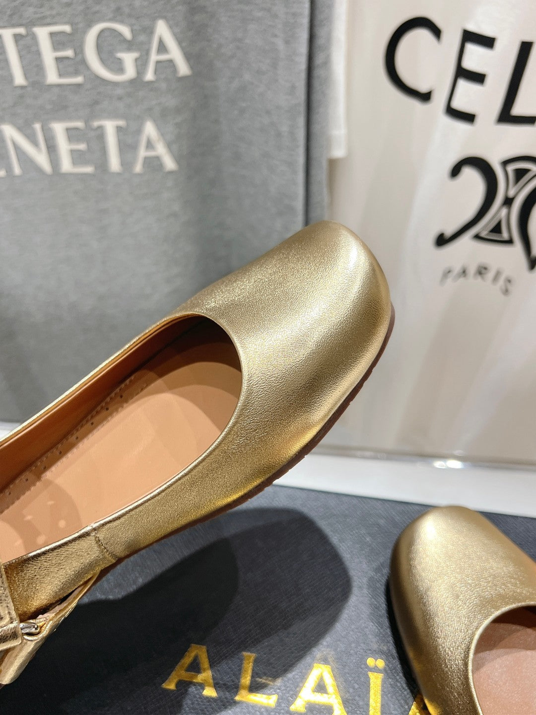 Alaila Biker Ballet Flats In Gold Cowhide  911444