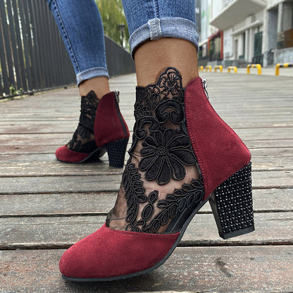 Noire Élégance Wildleder-Stiefeletten
