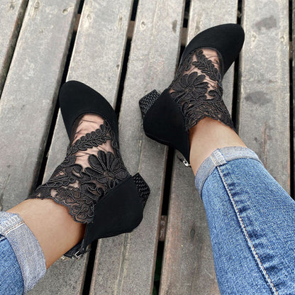 Noire Élégance Wildleder-Stiefeletten
