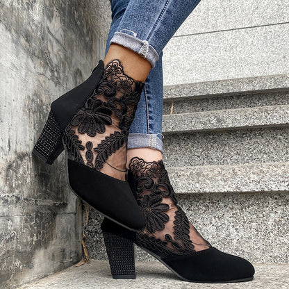 Noire Élégance Wildleder-Stiefeletten