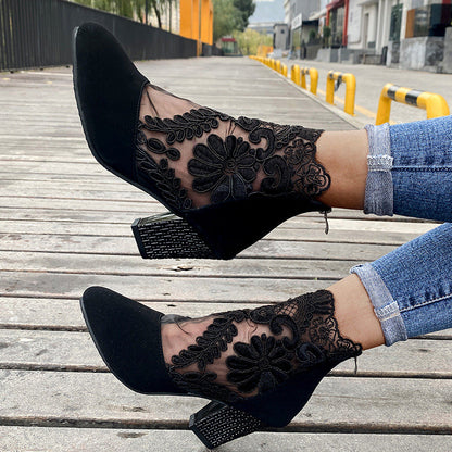 Noire Élégance Wildleder-Stiefeletten