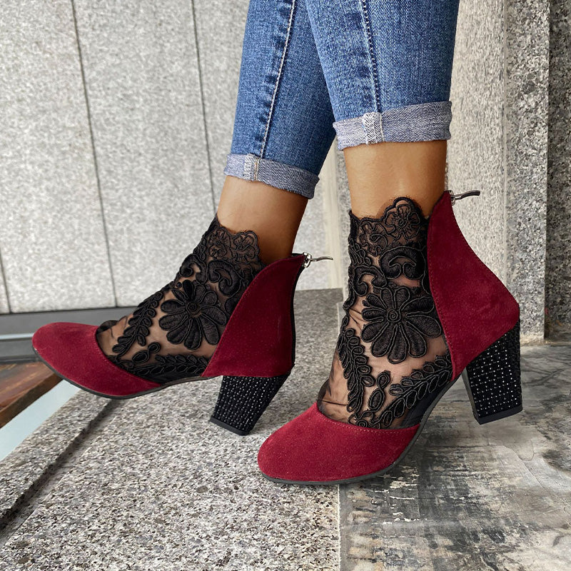 Noire Élégance Wildleder-Stiefeletten